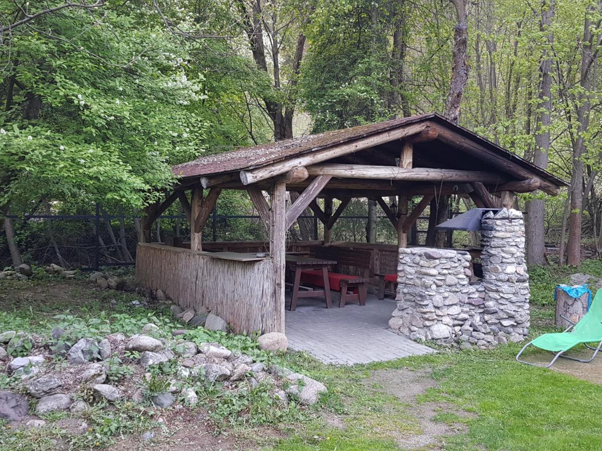 Chata Pod Skalou Valaska Экстерьер фото